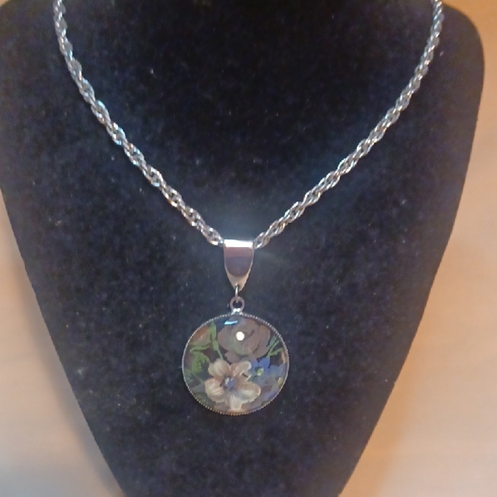 Acrylic Floral Round Pendant Necklace - Women's Jewelry